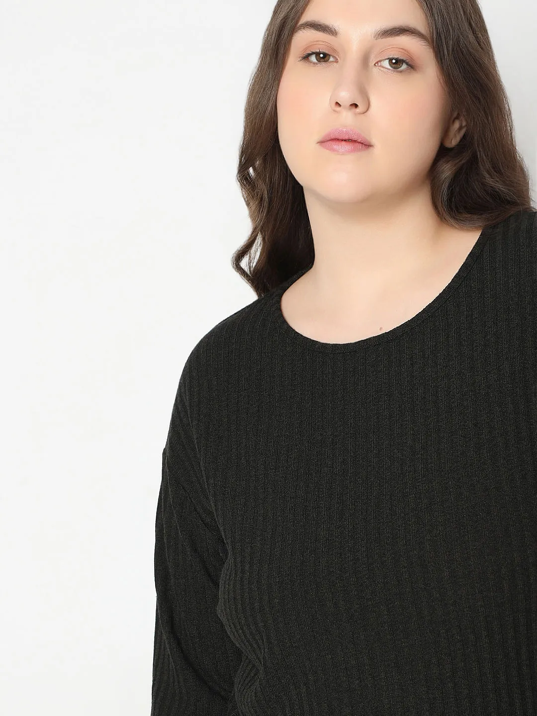 CURVE BLACK ROUND NECK TOP