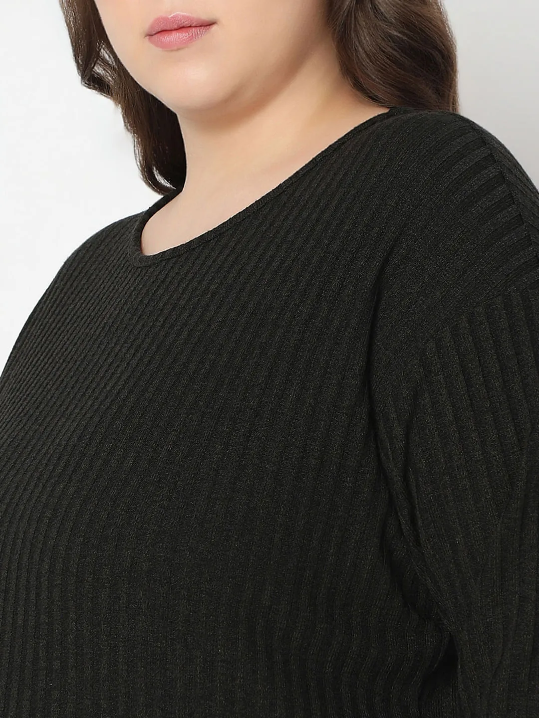 CURVE BLACK ROUND NECK TOP