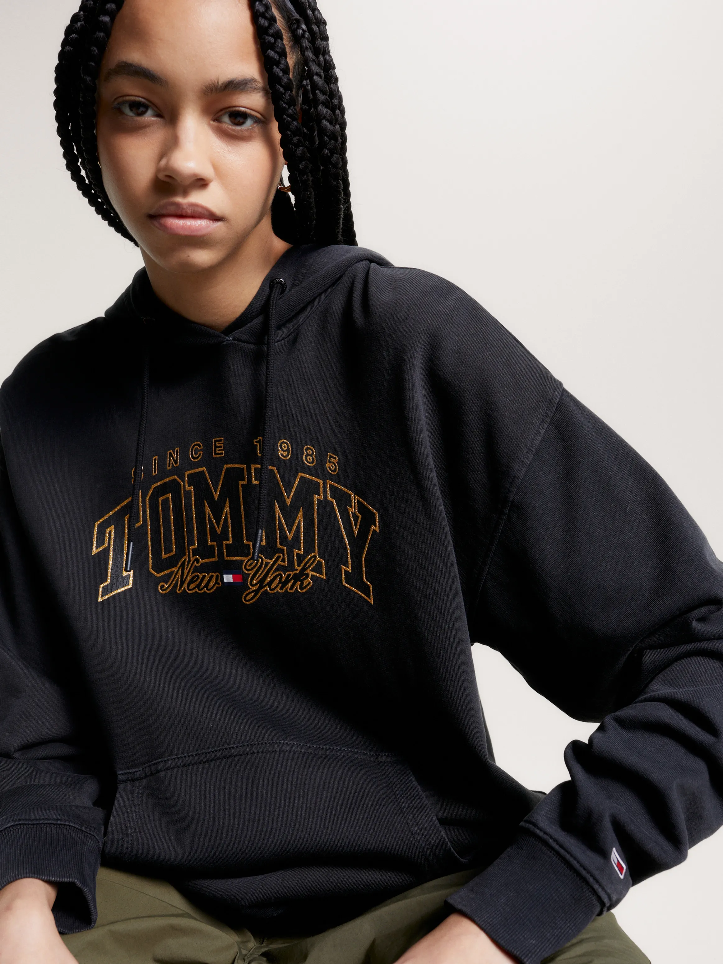 Varsity Logo Relaxed Fit Hoody | Sweatshirts & Hoodies | Tommy Jeans